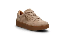 Elegant platform sneakers