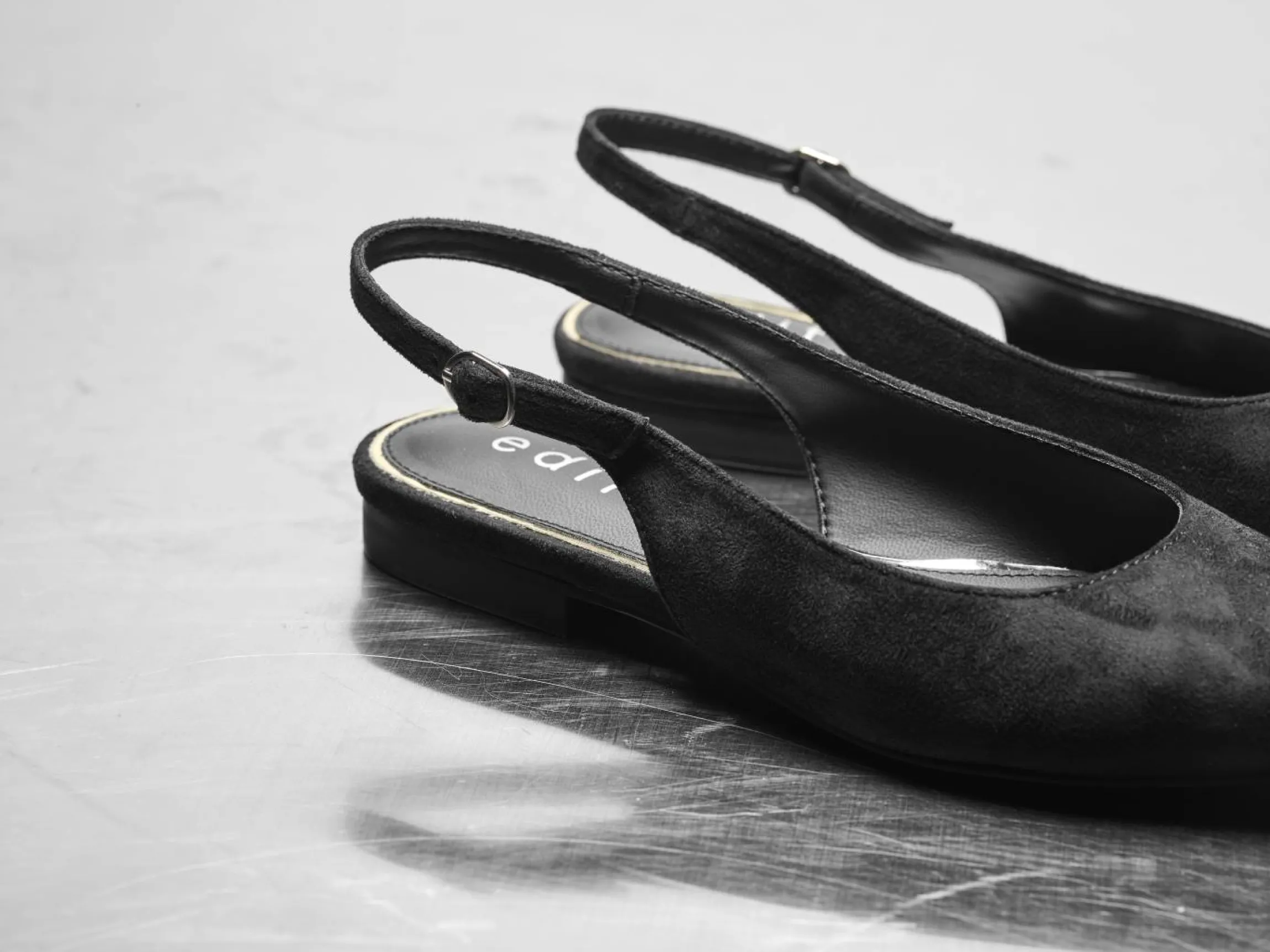 Elegant slingback ballerina