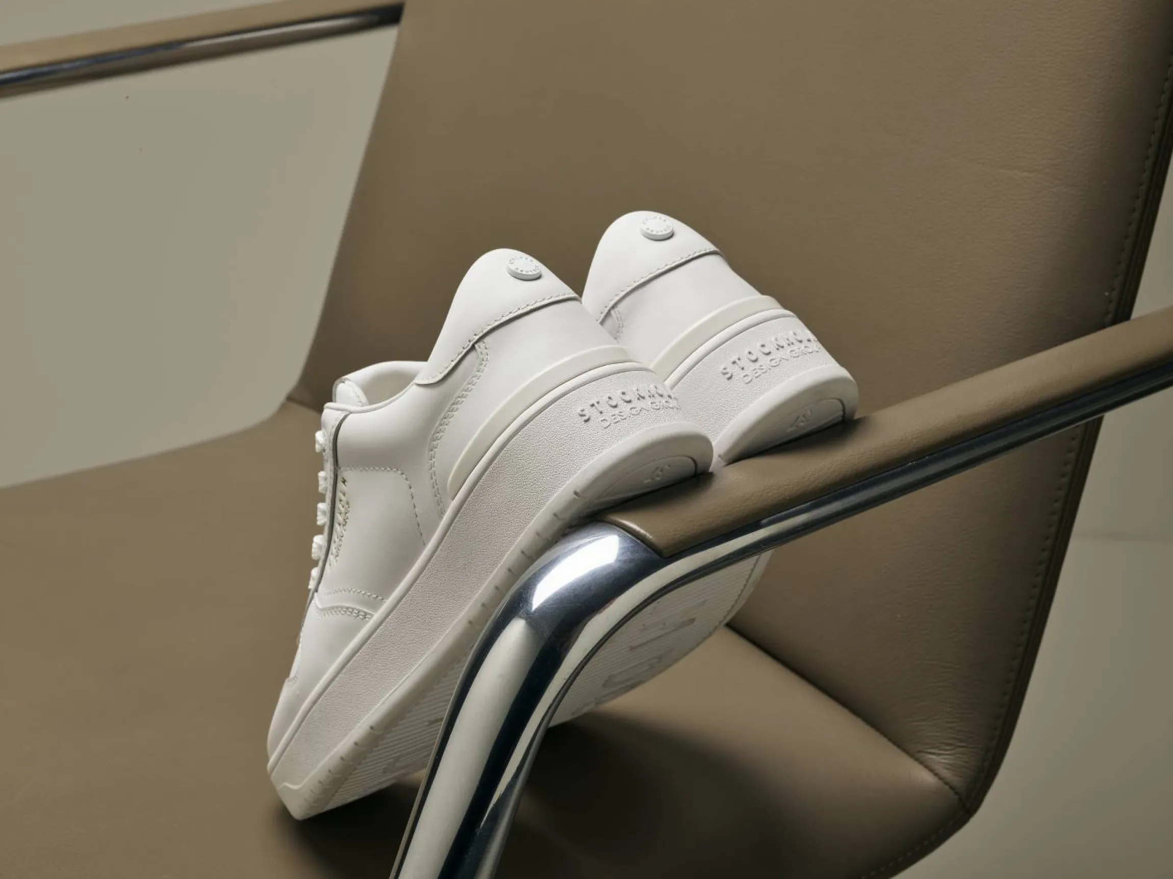 Hvite skinn platform-sneakers