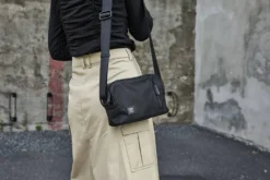 Sporty crossbody veske