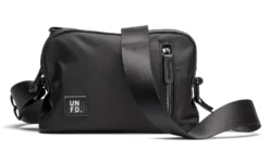 Sporty crossbody veske