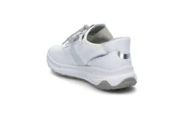 Sporty sneaker